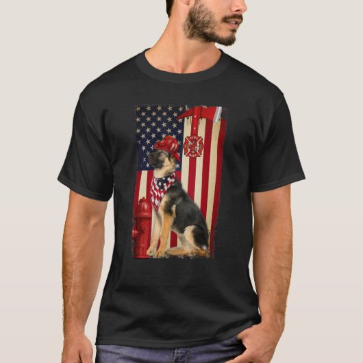 ドイツの羊飼い消防士アメリカ国旗 Tシャツ (正面)