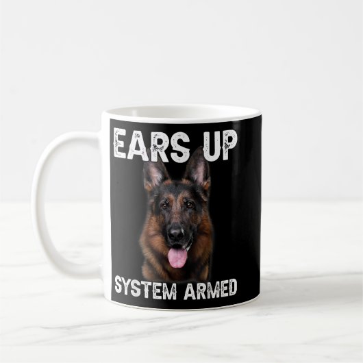 ドイツの羊飼い犬がシステムを武装して耳を傾ける コーヒーマグカップ (左)