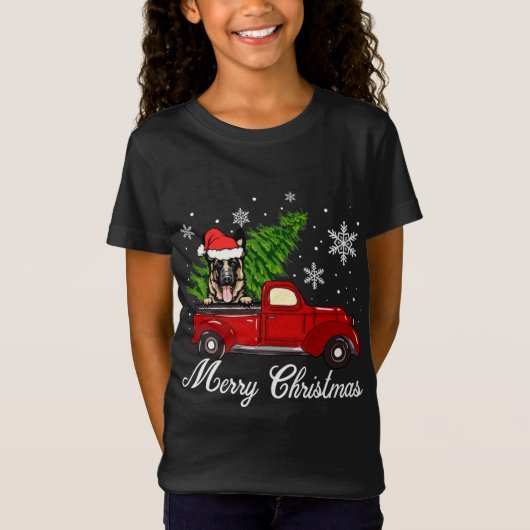 ドイツの羊飼い犬が赤トラックに乗ってクリスマス12月 Tシャツ (正面)