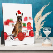 ドイツの羊飼い犬とクリスマスプレゼントSanta Hat フォトプラーク (側面)