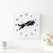 ドイツの羊飼い犬のシルエットが飛び越える スクエア壁時計 (ホーム)