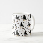 ドイツの羊飼い、黒バンダナ荷物ハンドルラ コーヒーマグカップ (正面右)