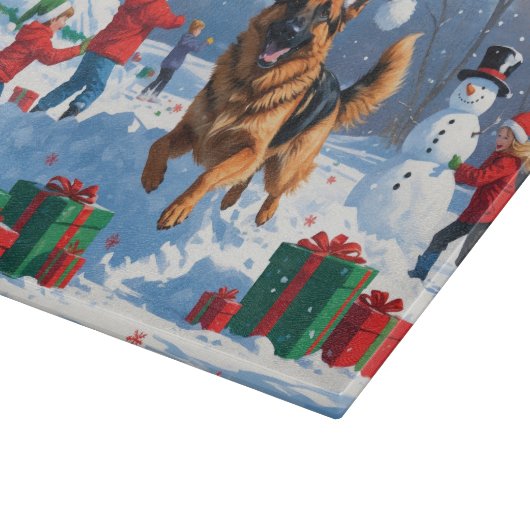 ドイツの走シェパードの雪とクリスマス帽子 カッティングボード (角)