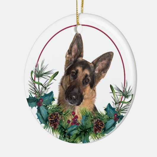 ドイツシェパードドウグエバーグリーンベリーリース セラミックオーナメント (左)