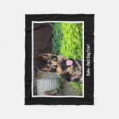 ドイツパーソナライズされたの羊飼い犬の写真、犬の名前 フリースブランケット (正面)