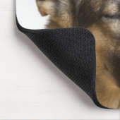 ドイツ人の羊飼いが鼻をなめる音を立てて閉じる マウスパッド (コーナー)