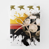 ドイツ国旗と四つの金の星を持つサッカーボール ラッピングペーパーシート (インサイチュ)