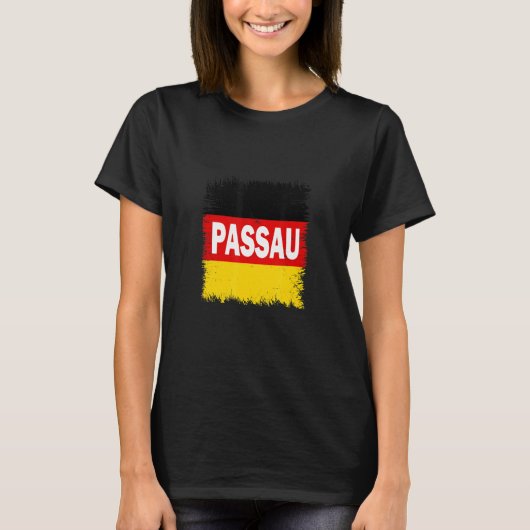 ドイツ国旗を持つパサウ・ドイツ Tシャツ (正面)