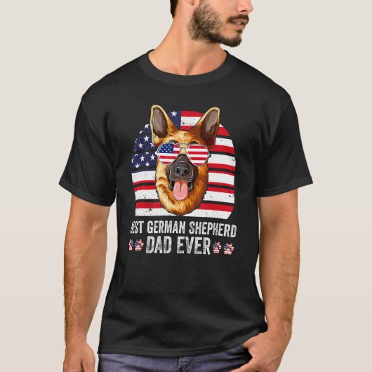 ドイツ最高の羊飼いパパエバードッグアメリカン国旗 Tシャツ (正面)