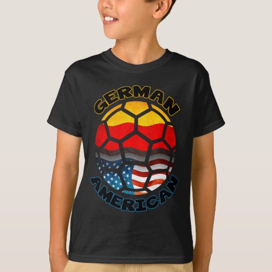 ドイツ系アメリカ人のサッカーボールTシャツ Tシャツ (正面)