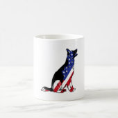 ドイツ羊飼いアメリカ国旗の愛国犬 コーヒーマグカップ (中央)