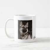 ドイツ羊飼い犬のマグ コーヒーマグカップ (左)