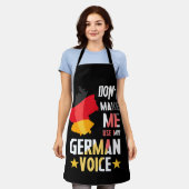 ドイツ語の声を使わせないドイツ語 エプロン (着用した状態)