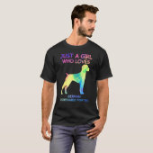 ドイツ語の短いポインタを愛しているだけの女の子 Tシャツ (正面フル)