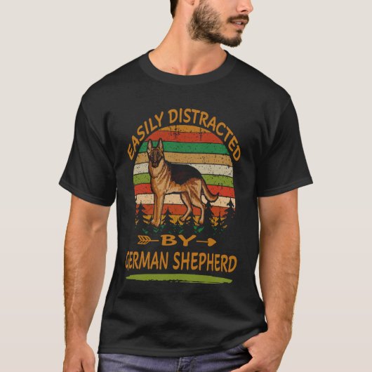 ドイツ+シェパードに簡単に気を取られる38 Tシャツ (正面)