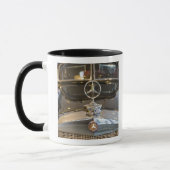 ドイツ、シュトゥットガルト、バーデン=ウルテンベルク。メルセデス マグカップ (左)