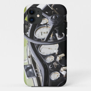ドイツ、バイエルン州、ミュンヘン。BMW Welt カー3 iPhone 11 ケース