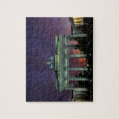 ドイツ、ベルリン。夜のブランデンブルク門。 ジグソーパズル (縦)