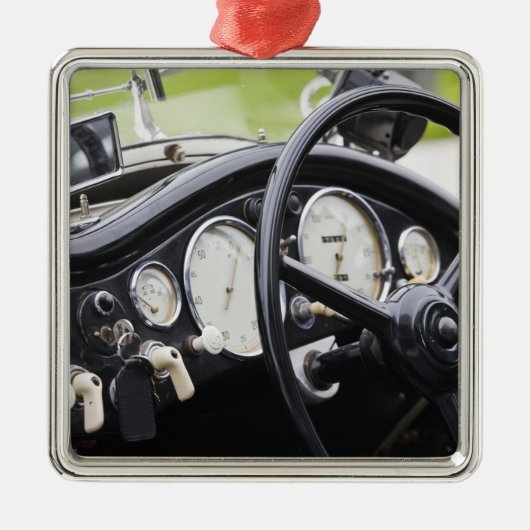 ドイツ、ミュンヘン、バイエン·ババリア。BMWウェルトカー3 メタルオーナメント (正面)