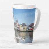 ドイツ、レーゲンスブルクの石橋 カフェラテマグ (右アングル)