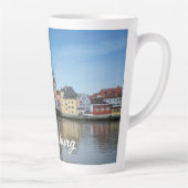 ドイツ、レーゲンスブルクの石橋 カフェラテマグ (右)