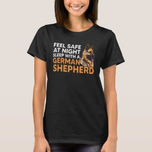 ドイ感じツの羊飼い犬と一緒に夜の安全な睡眠 Tシャツ