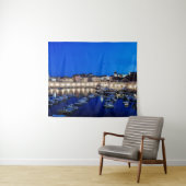 ドゥブロヴニク港と壁が夜にライトアップ タペストリー (インサイチュ(横))