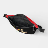 ドギートリートロゴノベルティイエロープライド赤ブラック ファニーパック (見開き)