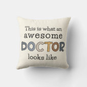 ドクターおもしろいギフト |ドク素晴らしター クッション (裏面)