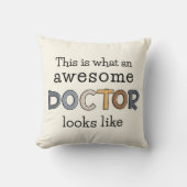 ドクターおもしろいギフト |ドク素晴らしター クッション (正面)