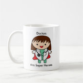 ドクターすごいヒーローガール女性女性がパーソナライズ コーヒーマグカップ (左)