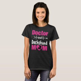 ドクターとダックスフントのママ Tシャツ