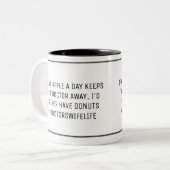 ドクターの妻おもしろいApple A Day ツートーンマグカップ (正面左)