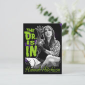 ドクターはここにいます！ ポストカード - ハンナ・エイチソン (スタンド正面)