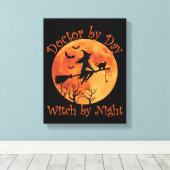 ドクターバイデイウィッチbyナイト – 面白いハロウィーン キャンバスプリント (インサイチュ (ウッドフロア))