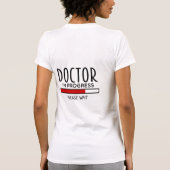 ドクター修行中です お待ちください 面白い医学生グッズ Tシャツ (裏面)