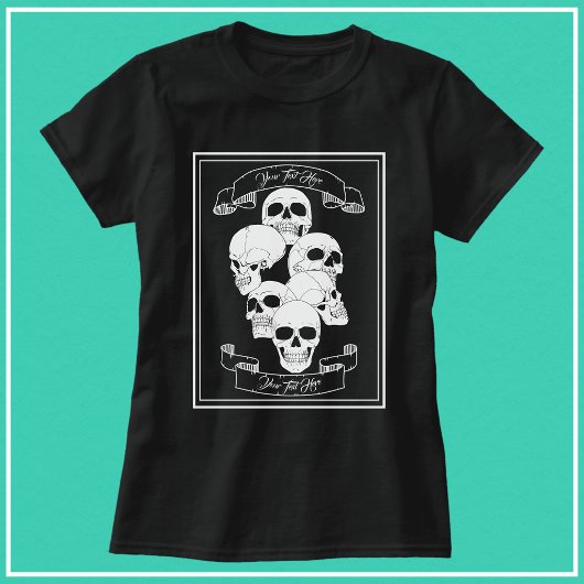 ドクロとバナーテキスト入り 女性用ブラック Tシャツ
