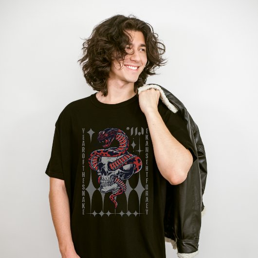 ドクロとヘビ、エッジーでゴシックな美学 Tシャツ