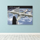 ドッキングしたシャトルのクローズアップ表示 キャンバスプリント (インサイチュ (ウッドフロア))