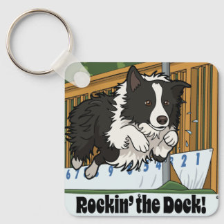 ドックダイビングを楽しむボーダーコリー Rockin’ the Dock! キーホルダー