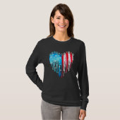 ドッグアメリカン国旗の水彩画の芸術ジュリーの4th tシャツ (正面フル)