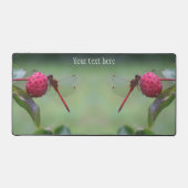 ドッグウッドフルーツの赤いトンボパーソナライズされたイ デスクマット (正面)