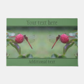 ドッグウッドフルーツの赤いトンボパーソナライズされたイ ドアマット (正面)