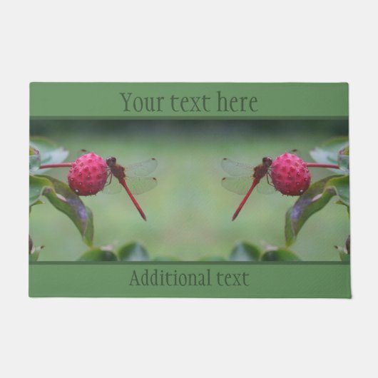 ドッグウッドフルーツの赤いトンボパーソナライズされたイ ドアマット (正面)