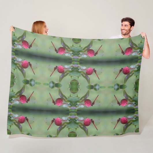 ドッグウッドフルーツの赤いトンボ フリースブランケット (インサイチュ)