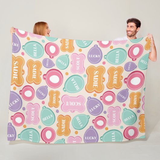 ドッグタグよくはしゃぐパターン フリースブランケット (インサイチュ)