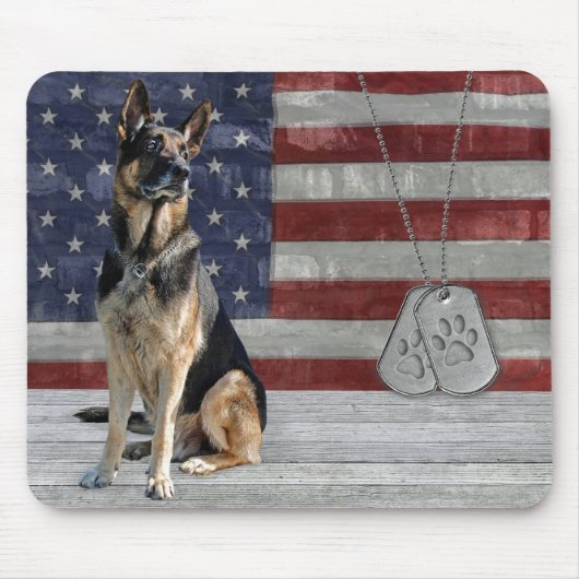 ドッグタグ付きドイツの羊飼い マウスパッド (正面)
