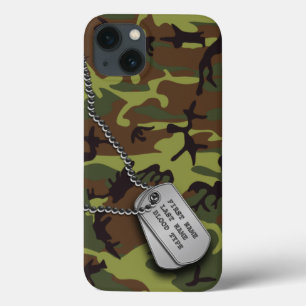 ドッグタッグとの緑の迷彩柄 iPhone 13ケース