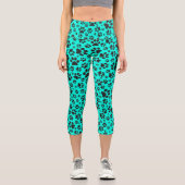 ドッグポーズブラックとホワイト水玉模様で鮮やかなシアン カプリレギンス (正面)