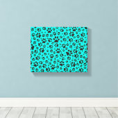 ドッグポーズブラックとホワイト水玉模様で鮮やかなシアン キャンバスプリント (インサイチュ (ウッドフロア))